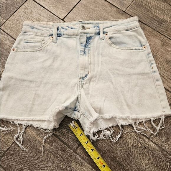 Wild Fable Distressed Denim Shorts Size 8 - Picture 3 of 9